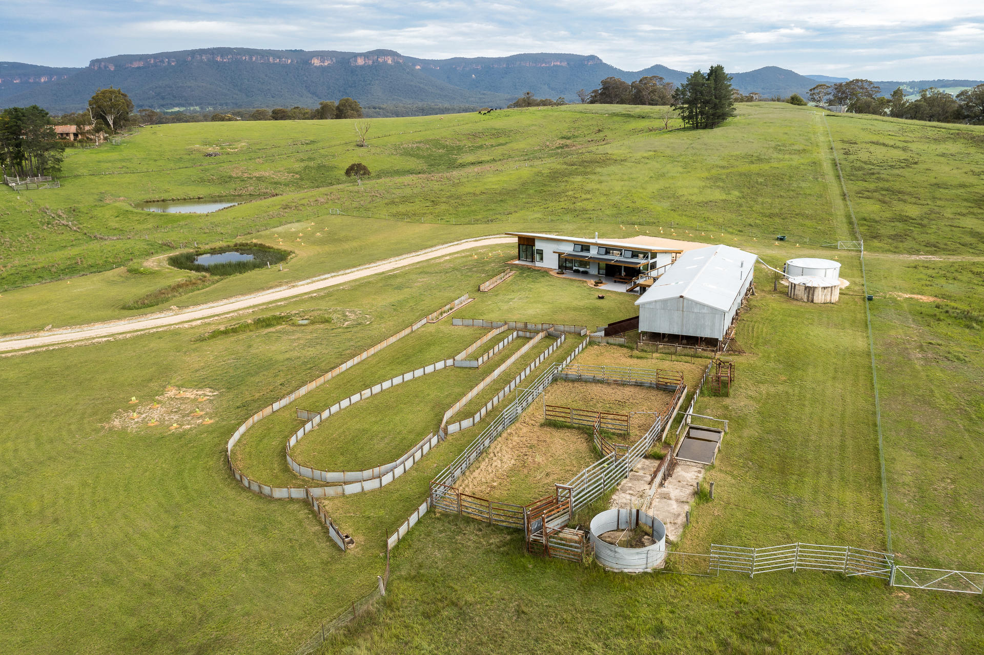 The Overflow accomodation and the restored original shearing shed located in Kanimbla Valley
